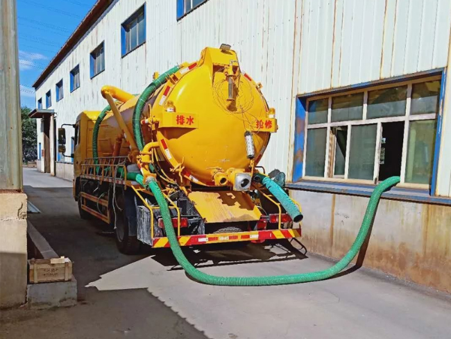 西湖清理化粪池