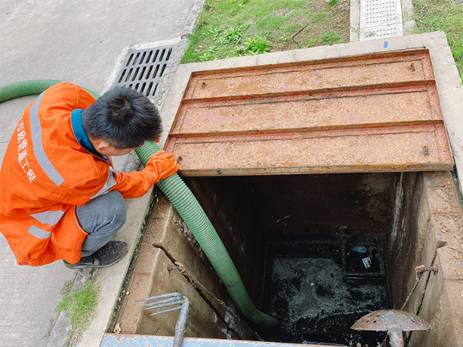 西湖抽化粪池
